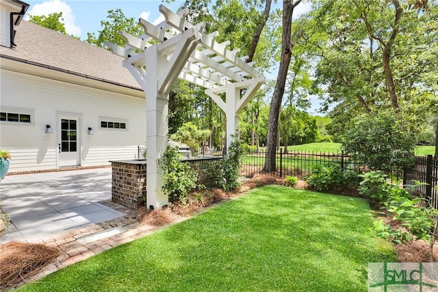 view of yard featuring fence, a pergola, and a patio