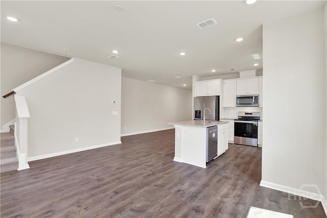 132 Congo Ct, Pooler, GA 31322 - kitchen featuring stainless steel appliances, open floor plan, recessed lighting, baseboards, and an island with sink