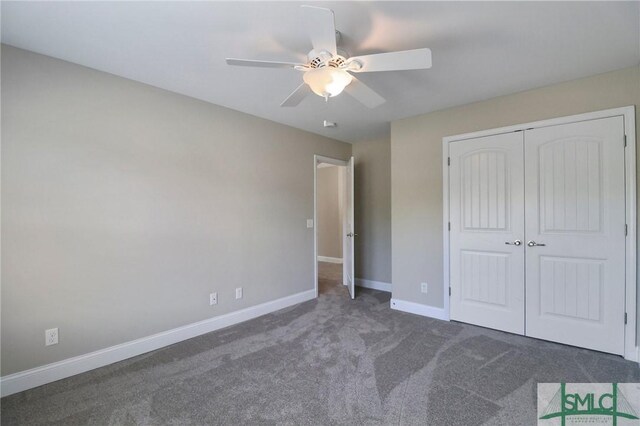 unfurnished bedroom featuring dark carpet, a ceiling fan, baseboards, and a closet