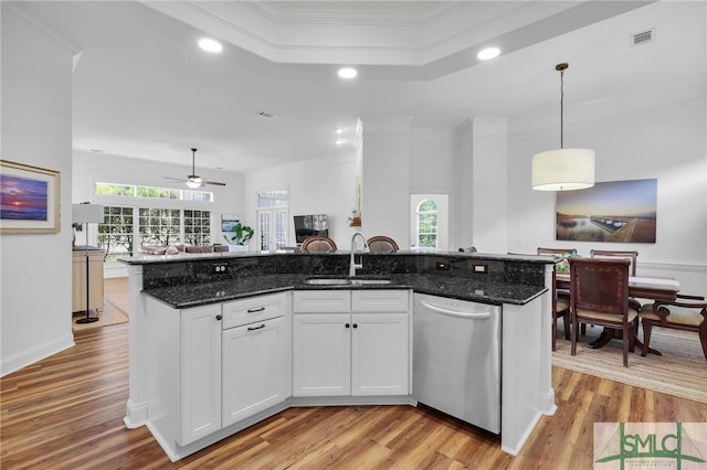 5 Lazy Hammock Ct, Savannah, GA 31419 - kitchen with stainless steel dishwasher, recessed lighting, open floor plan, and a sink
