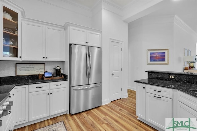 5 Lazy Hammock Ct, Savannah, GA 31419 - kitchen with crown molding, freestanding refrigerator, decorative backsplash, white cabinetry, and light wood finished floors