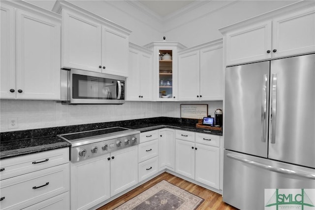 5 Lazy Hammock Ct, Savannah, GA 31419 - kitchen featuring white cabinets, stainless steel appliances, ornamental molding, and light wood-style floors