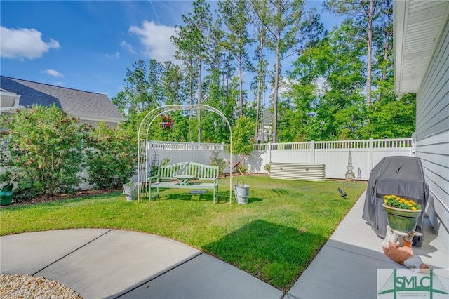 view of yard featuring a fenced backyard and a patio area