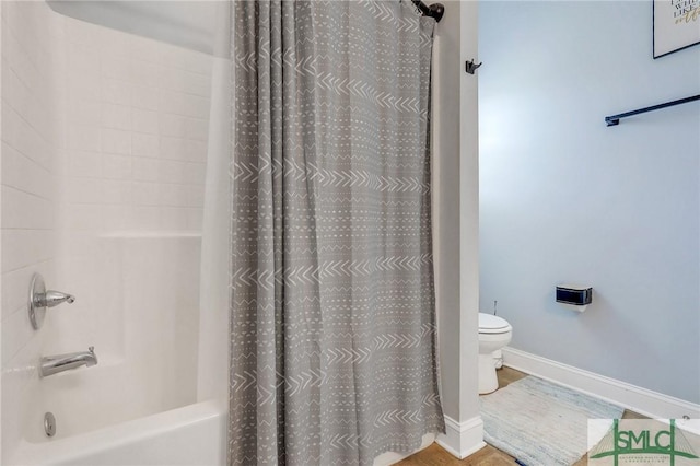 1212 Peacock Trl, Hinesville, GA 31313 - full bathroom featuring toilet, baseboards, and shower / bathtub combination with curtain
