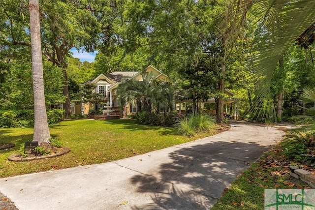 view of front of property with a front lawn and driveway