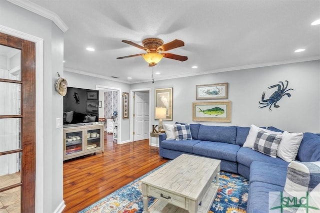 living area with crown molding, recessed lighting, a ceiling fan, and wood finished floors