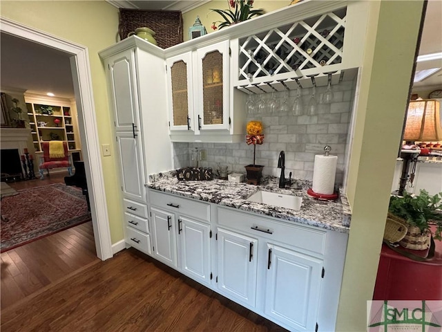 31 Sweetgum Xing, Savannah, GA 31411 - indoor bar with dark wood-type flooring, tasteful backsplash, a fireplace, and ornamental molding