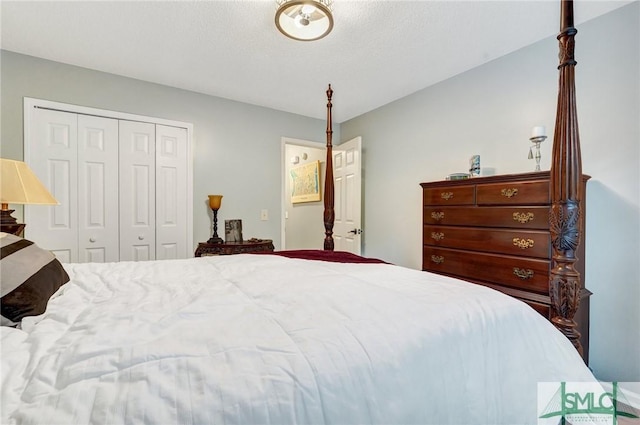 bedroom with a closet