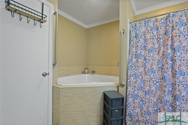 121 Pelican Ln, Richmond Hill, GA 31324 - bathroom featuring crown molding, a shower with curtain, and a bath