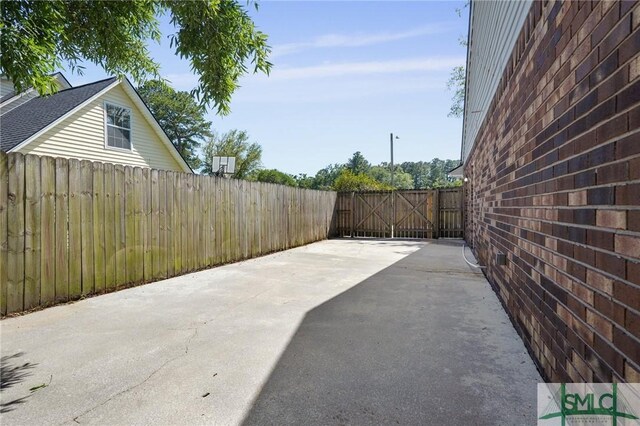 121 Pelican Ln, Richmond Hill, GA 31324 - view of patio featuring fence and driveway