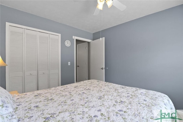bedroom with a ceiling fan and a closet