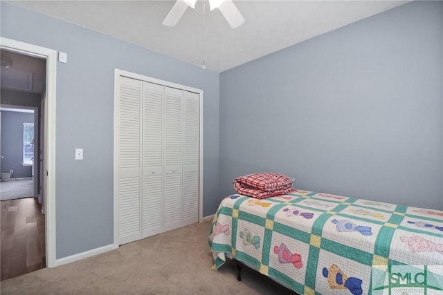 bedroom featuring carpet floors, ceiling fan, baseboards, and a closet