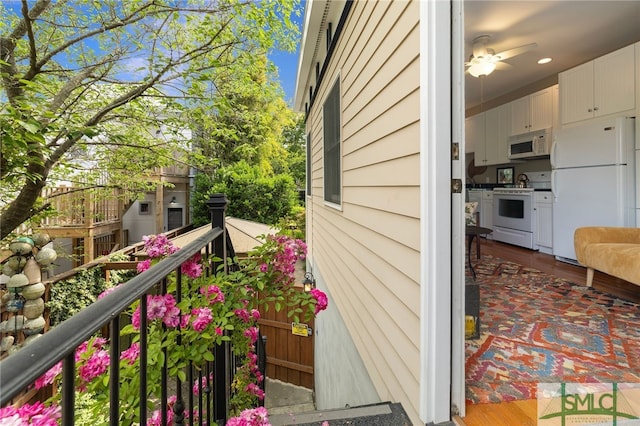214 E Park Ave, Savannah, GA 31401 - view of side of home