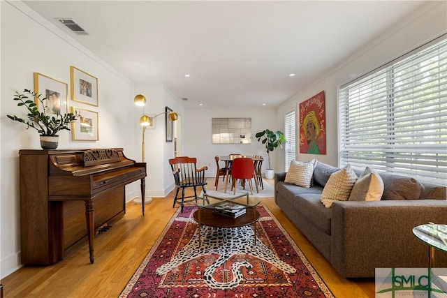 living room featuring visible vents, recessed lighting, light wood-style flooring, and baseboards