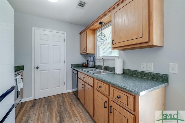 kitchen featuring visible vents, dark countertops, dishwasher, a sink, and dark wood-style floors