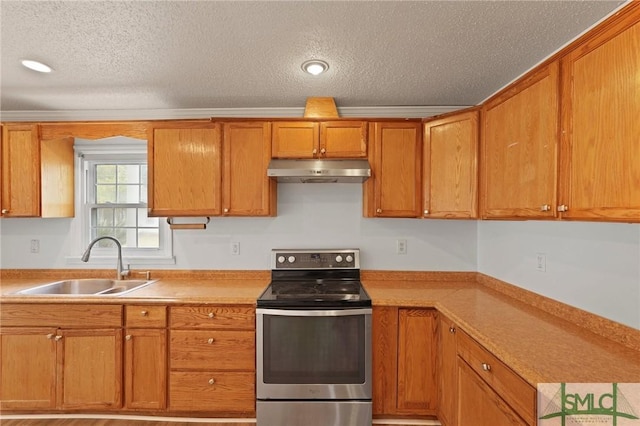 kitchen with a sink, under cabinet range hood, a textured ceiling, and electric stove