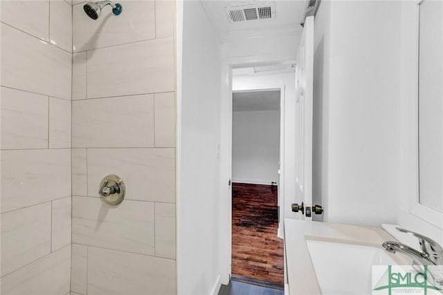 819 W 51st St, Savannah, GA 31405 - bathroom with a tile shower, wood finished floors, and vanity