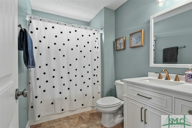 bathroom with toilet, a textured ceiling, shower / bath combo, and vanity