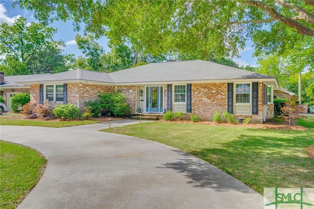 ranch-style house featuring brick siding and a front lawn