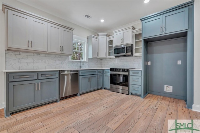 LOT10 Waters Cir, Pembroke, GA 31321 - kitchen featuring appliances with stainless steel finishes, visible vents, backsplash, light countertops, and light wood-type flooring