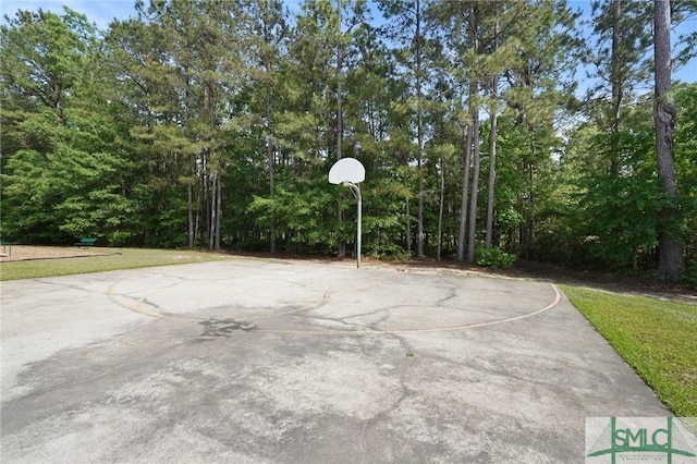 104 Coach House Sq, Pooler, GA 31322 - view of basketball court with a lawn and community basketball court