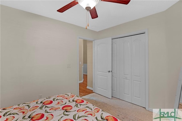 bedroom featuring a closet, baseboards, and a ceiling fan