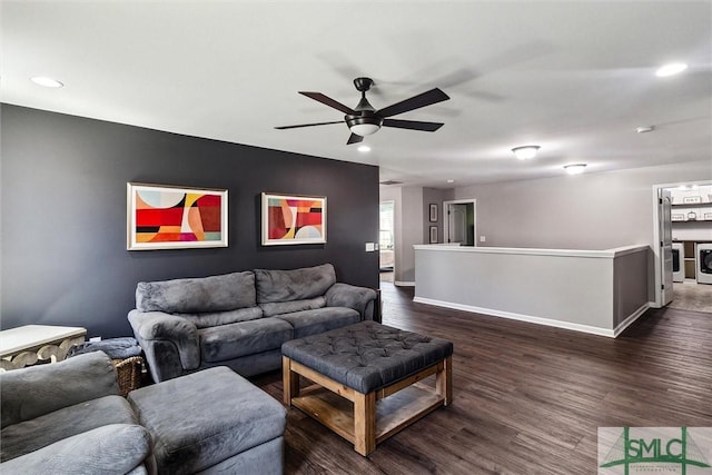 living area with dark wood-style floors, baseboards, a ceiling fan, and recessed lighting