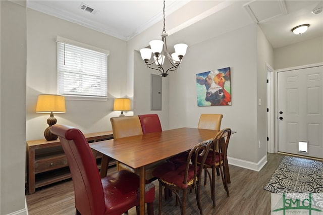856 E 35th St, Savannah, GA 31401 - dining area with baseboards, visible vents, a chandelier, crown molding, and wood finished floors