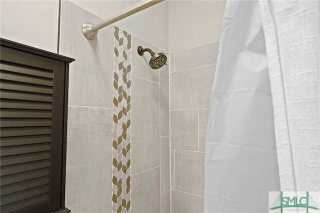856 E 35th St, Savannah, GA 31401 - bathroom featuring tiled shower
