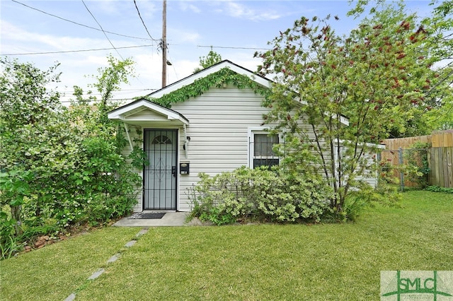 856 E 35th St, Savannah, GA 31401 - view of front of house with fence and a front yard