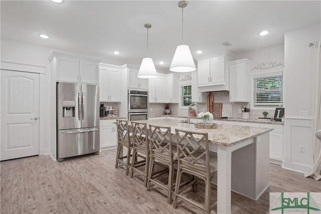 195 Wildlife View Ct N, Richmond Hill, GA 31324 - kitchen with appliances with stainless steel finishes, white cabinets, light wood finished floors, and recessed lighting