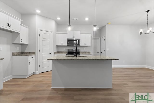 333 Crosswinds Dr, Rincon, GA 31326 - kitchen featuring stainless steel appliances, a sink, baseboards, light wood-style floors, and recessed lighting