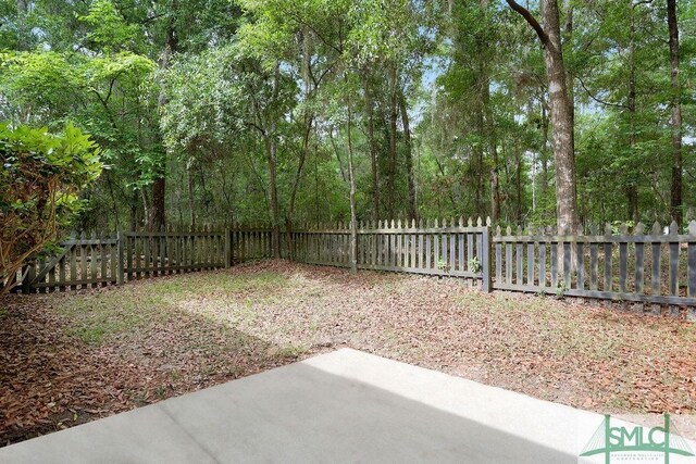190 Blackjack Oak Dr E, Richmond Hill, GA 31324 - fenced backyard with a patio