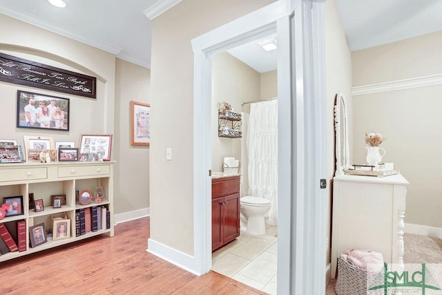 190 Blackjack Oak Dr E, Richmond Hill, GA 31324 - bathroom featuring baseboards, vanity, ornamental molding, toilet, and wood finished floors