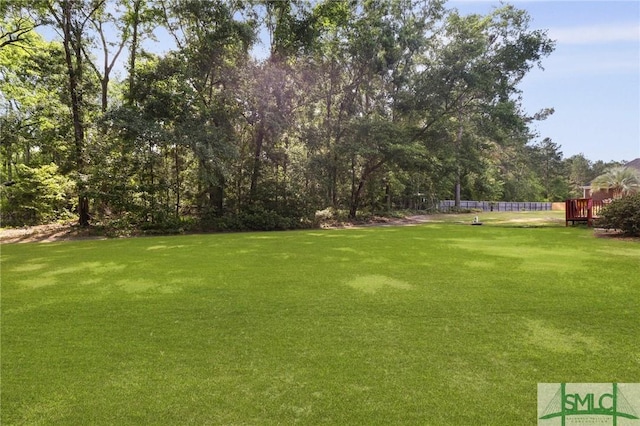 view of green lawn