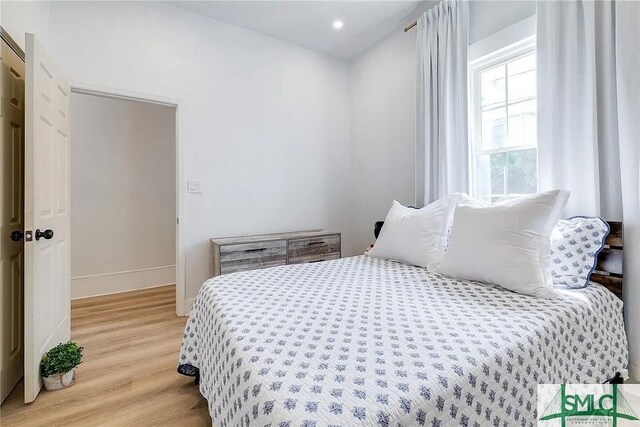 528 E Gordon Ln, Savannah, GA 31401 - bedroom featuring light wood finished floors, baseboards, and recessed lighting
