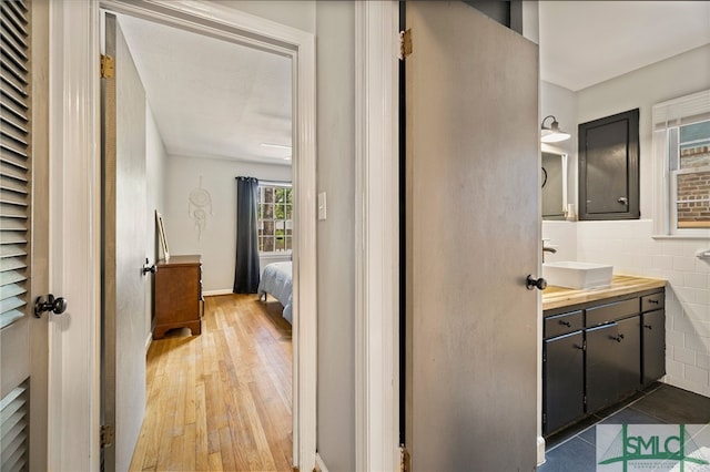 21 Berkley Pl, Savannah, GA 31405 - ensuite bathroom with wood finished floors and vanity
