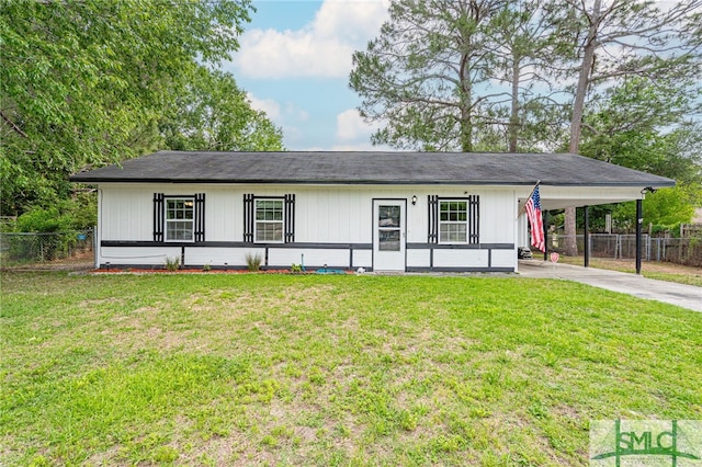 938 Greenbriar Trl, Hinesville, GA 31313 - single story home featuring driveway and an attached carport