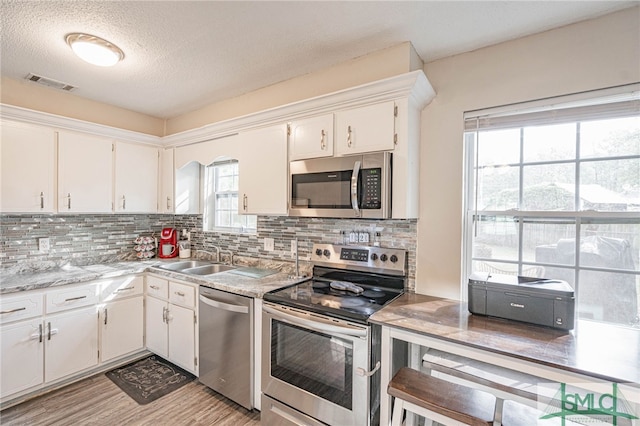 938 Greenbriar Trl, Hinesville, GA 31313 - kitchen with stainless steel appliances, white cabinetry, light countertops, and a textured ceiling