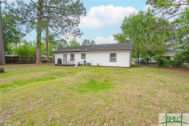 938 Greenbriar Trl, Hinesville, GA 31313 - rear view of house with a deck