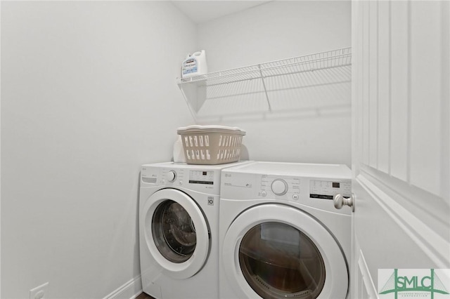 laundry room featuring independent washer and dryer and baseboards