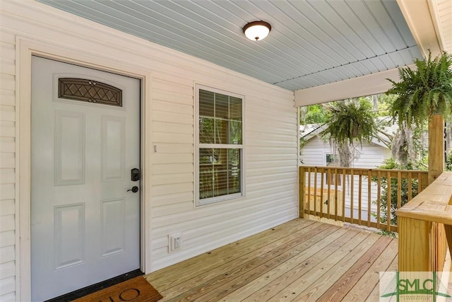 entrance to property with covered porch