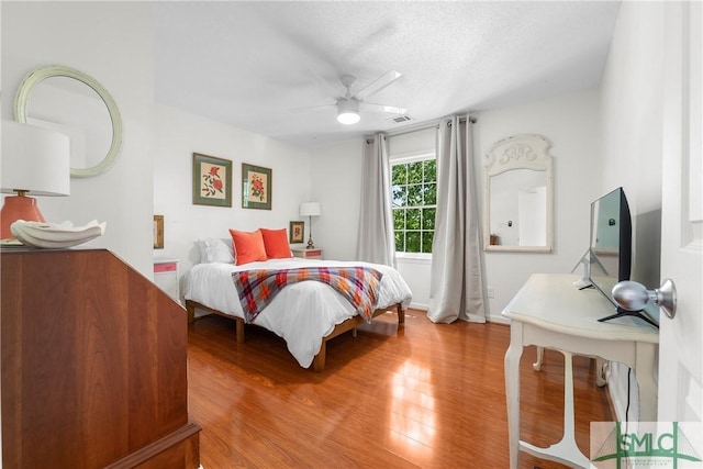 524 Nicoll St, Savannah, GA 31401 - bedroom with wood finished floors and ceiling fan