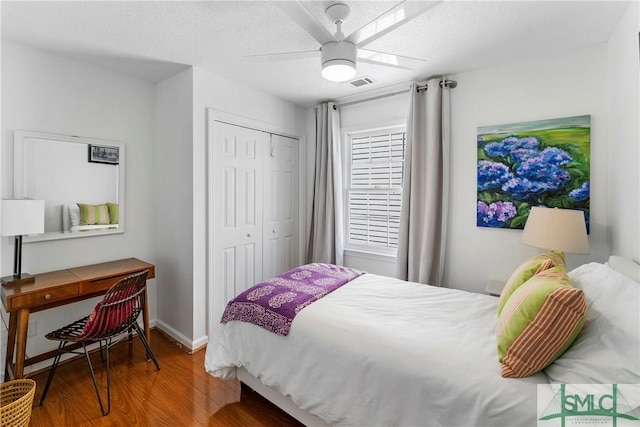 524 Nicoll St, Savannah, GA 31401 - bedroom featuring wood finished floors, a closet, ceiling fan, and baseboards