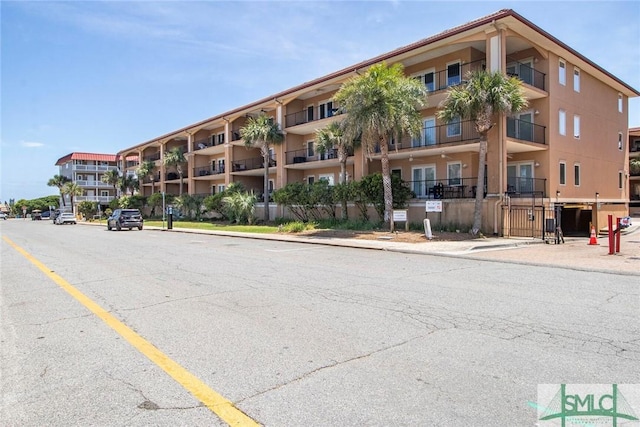 view of apartment building / complex