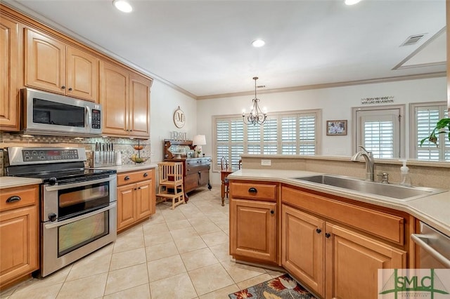 kitchen featuring stainless steel appliances, a sink, a chandelier, decorative backsplash, and light tile patterned flooring