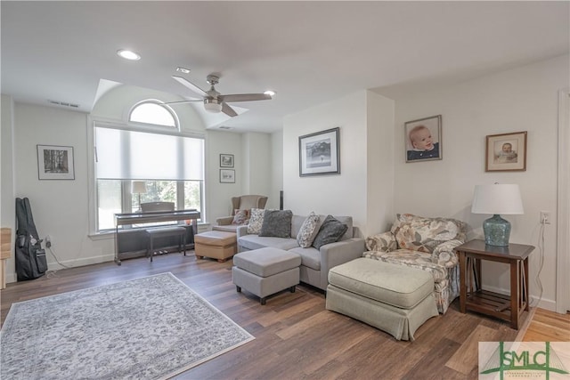 living area featuring ceiling fan, wood finished floors, vaulted ceiling, recessed lighting, and baseboards