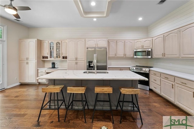 6 Baysprings Pt, Savannah, GA 31405 - kitchen with appliances with stainless steel finishes, a breakfast bar, a sink, an island with sink, and recessed lighting