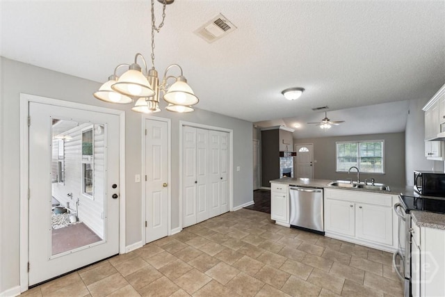 105 Mustang Dr, Guyton, GA 31312 - kitchen featuring stainless steel appliances, a sink, a chandelier, a peninsula, and a ceiling fan