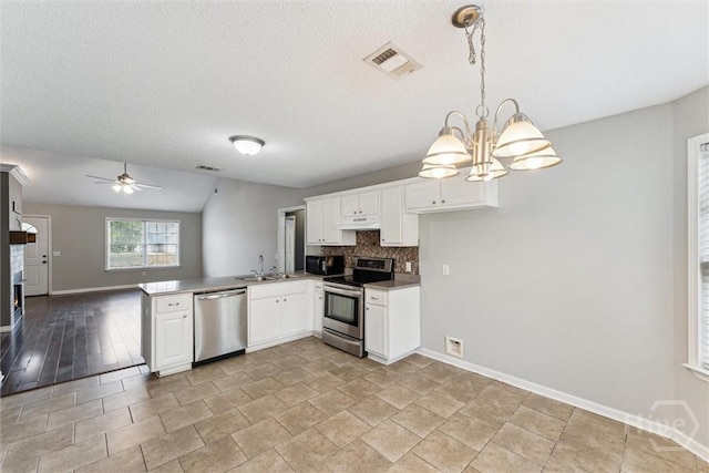 105 Mustang Dr, Guyton, GA 31312 - kitchen with stainless steel appliances, a sink, a peninsula, under cabinet range hood, and a ceiling fan